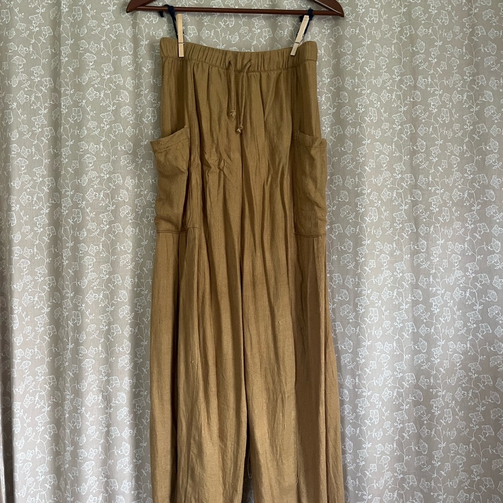 New In Flowy Pants